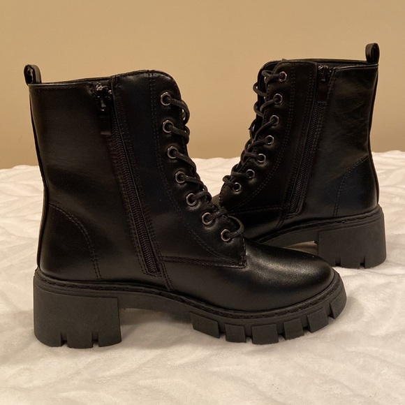NWT Black Boots - Picture 4 of 6